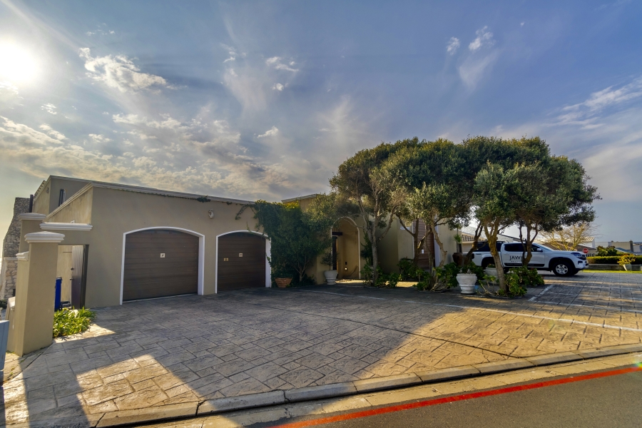 7 Bedroom Property for Sale in Yzerfontein Western Cape